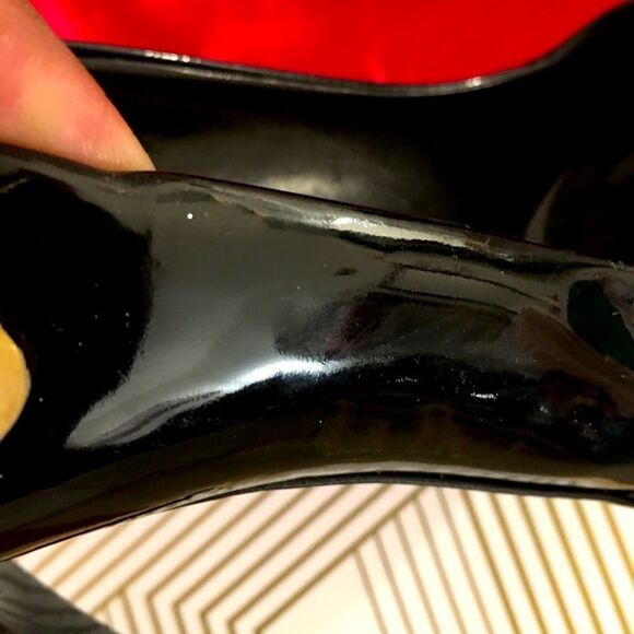 Authentic Burberry Metal logo tag, patent leather stilettos - Picture 7 of 11